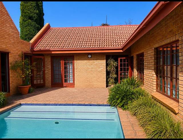 4 BEDROOM HOUSE FOR SALE IN CLUBVIEW